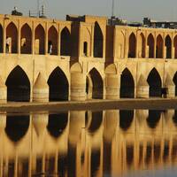 سی و سه پل